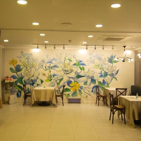 Koranaree Courtyard Boutique Hotel Nakhonratcsaszima Kültér fotó
