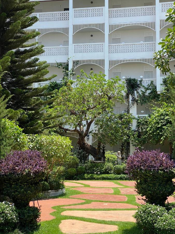 Koranaree Courtyard Boutique Hotel Nakhonratcsaszima Kültér fotó